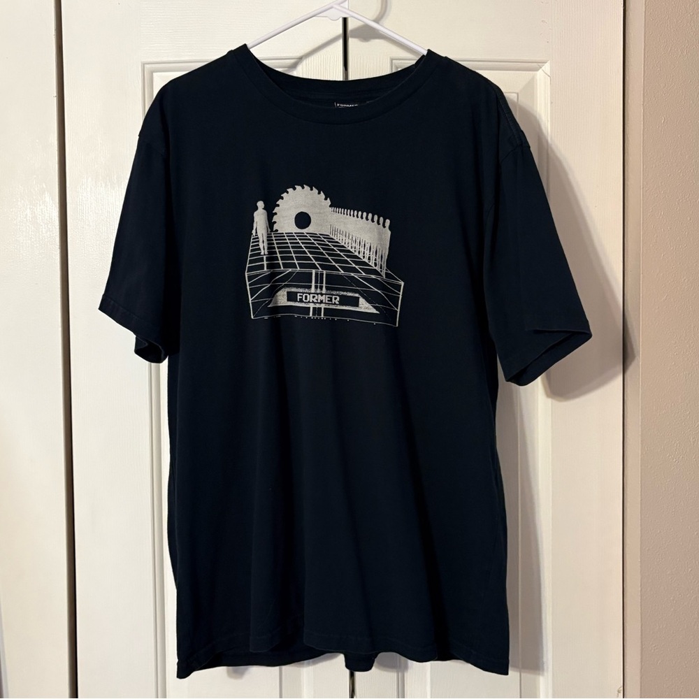 Former Merchandise Black Graphic T-Shirt - men’s XL